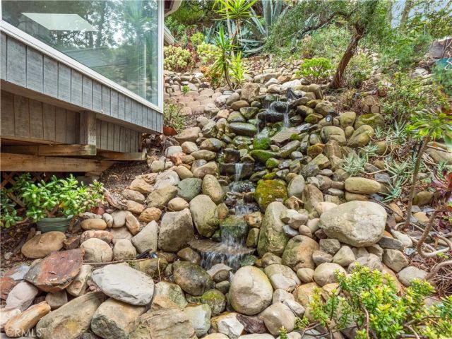 1118 N Beverly Glen Boulevard, Los Angeles, CA 90077
