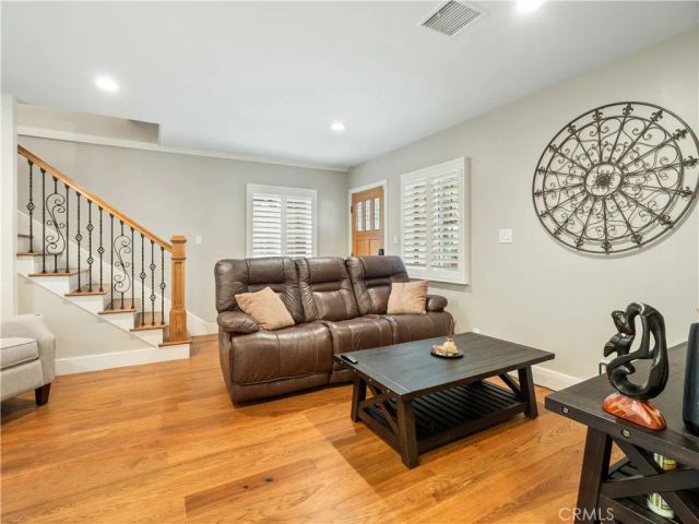 1118 N Beverly Glen Boulevard, Los Angeles, CA 90077