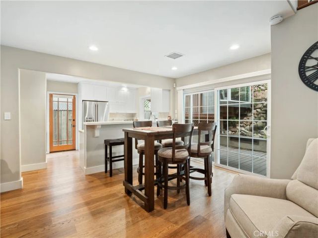1118 N Beverly Glen Boulevard, Los Angeles, CA 90077