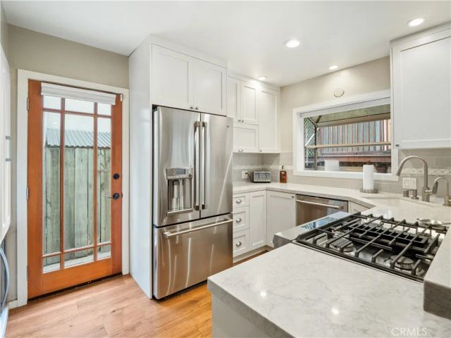 1118 N Beverly Glen Boulevard, Los Angeles, CA 90077