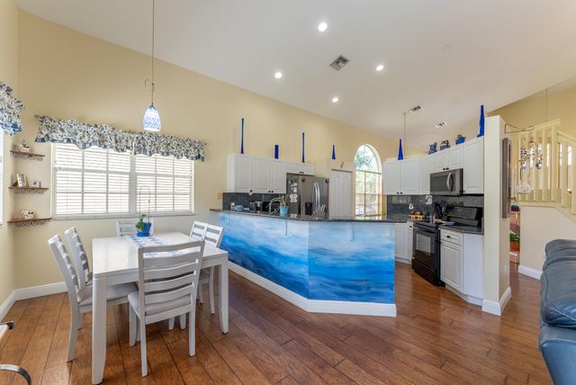 7040 Peninsula Lake Court, Lake Worth, FL 33467