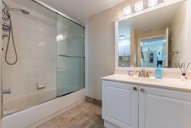 7040 Peninsula Lake Court, Lake Worth, FL 33467