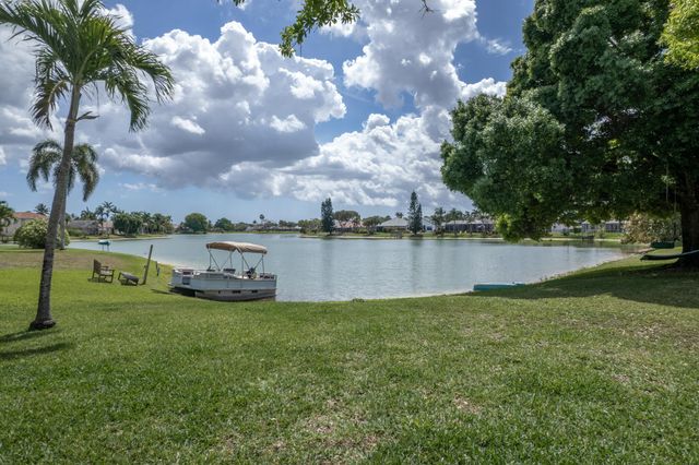 7040 Peninsula Lake Court, Lake Worth, FL 33467