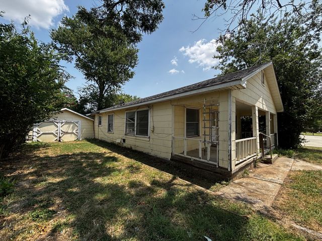 213 S Hampshire Street, Saginaw, TX 76179