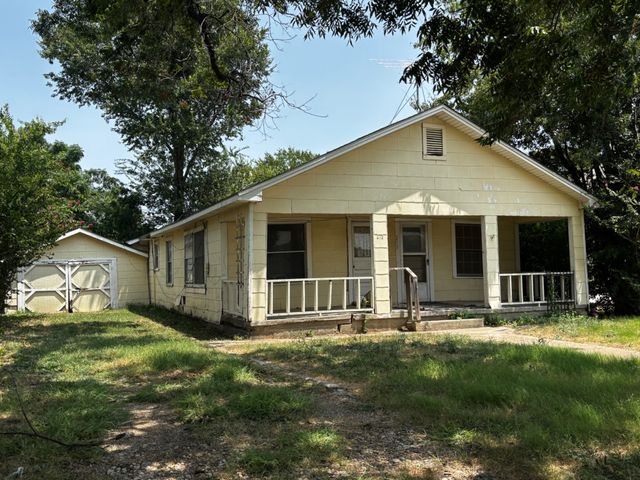 213 S Hampshire Street, Saginaw, TX 76179