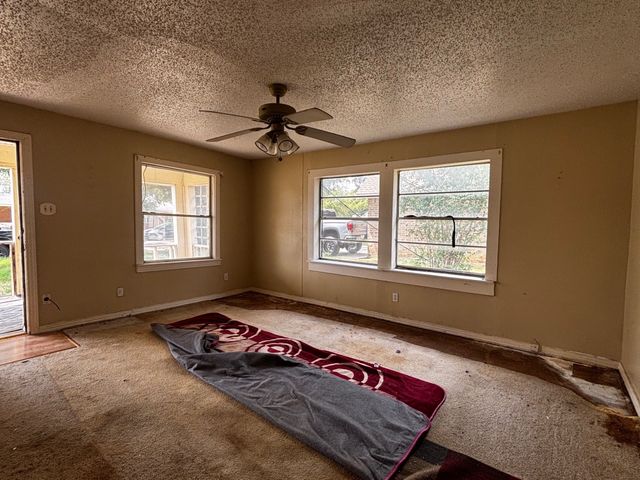213 S Hampshire Street, Saginaw, TX 76179