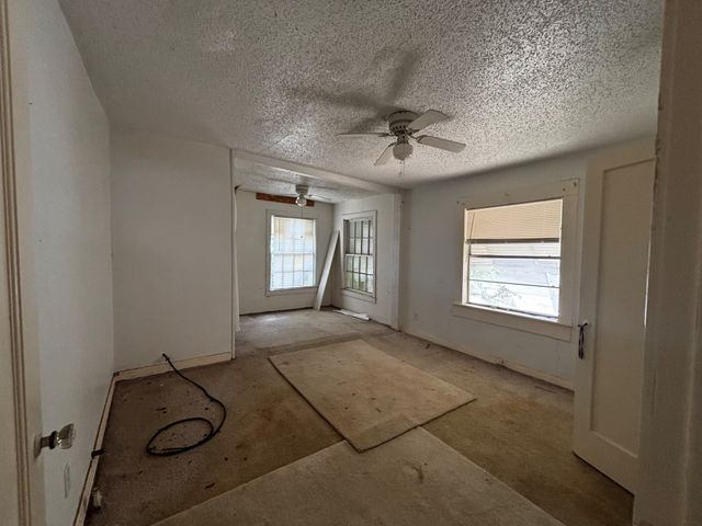 213 S Hampshire Street, Saginaw, TX 76179