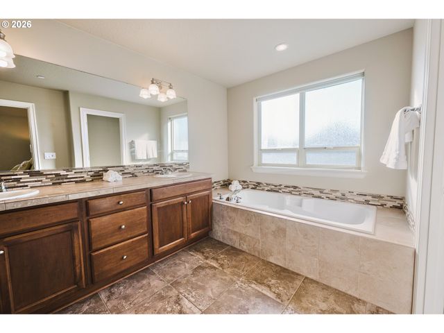 10346 Sw LISBON St, Wilsonville, OR 97070
