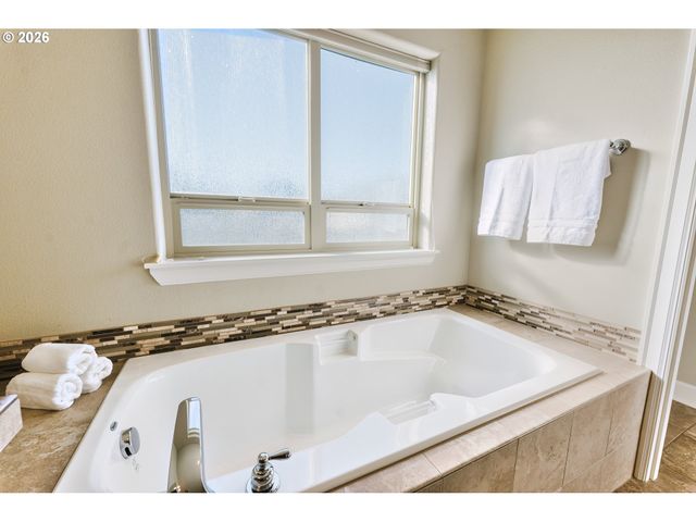 10346 Sw LISBON St, Wilsonville, OR 97070