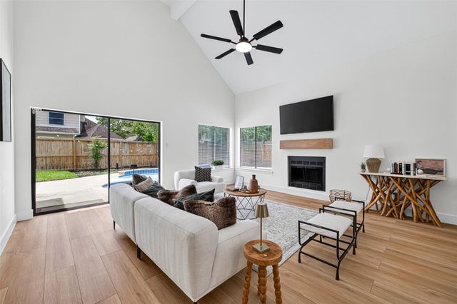 6406 Via Espana Drive, Houston, TX 77083