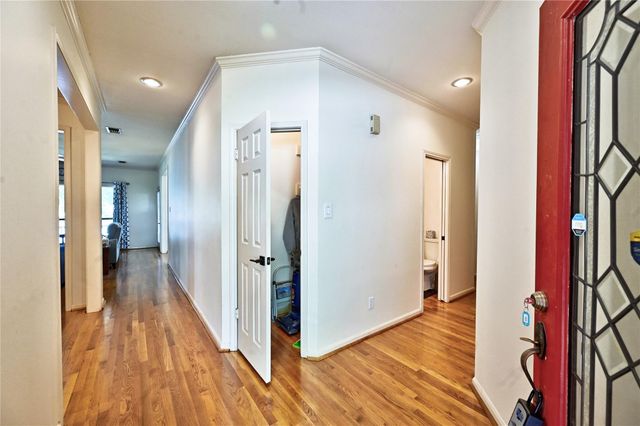 1925 East Lake Drive, Huntsville, TX 77340