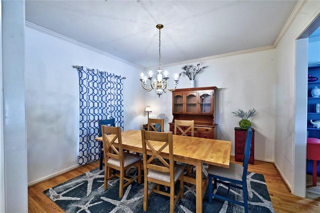 1925 East Lake Drive, Huntsville, TX 77340