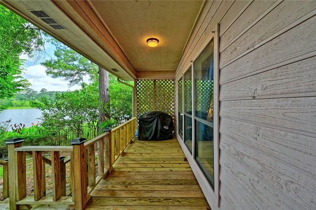 1925 East Lake Drive, Huntsville, TX 77340