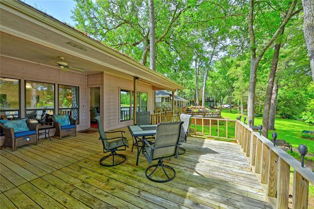 1925 East Lake Drive, Huntsville, TX 77340
