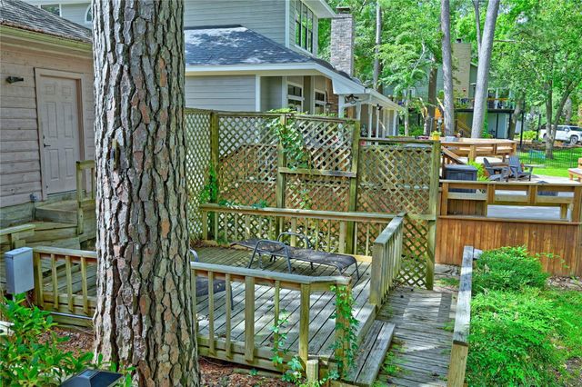 1925 East Lake Drive, Huntsville, TX 77340