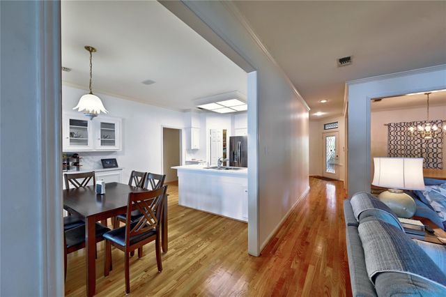 1925 East Lake Drive, Huntsville, TX 77340