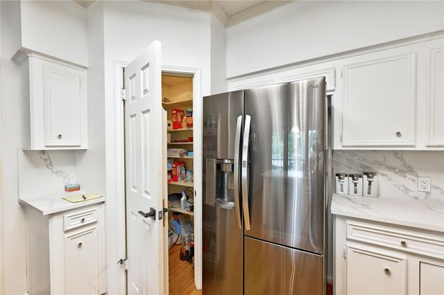 1925 East Lake Drive, Huntsville, TX 77340