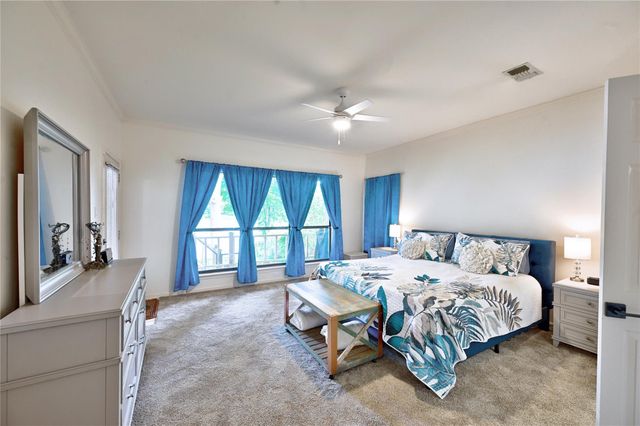 1925 East Lake Drive, Huntsville, TX 77340