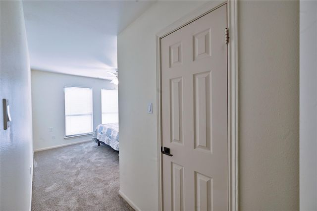 1925 East Lake Drive, Huntsville, TX 77340
