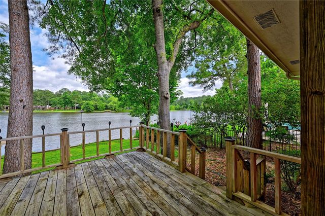 1925 East Lake Drive, Huntsville, TX 77340