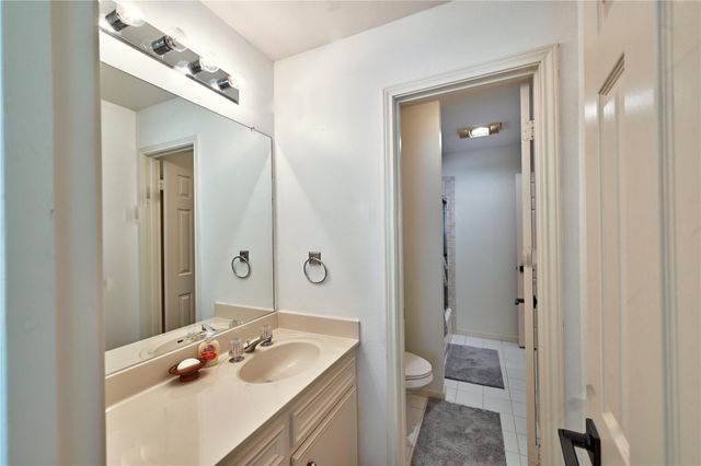 1925 East Lake Drive, Huntsville, TX 77340