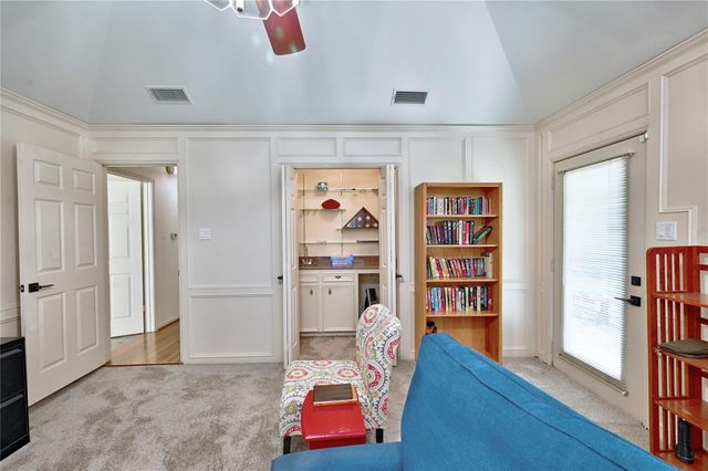 1925 East Lake Drive, Huntsville, TX 77340