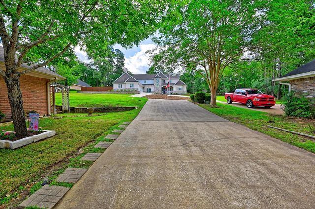 1925 East Lake Drive, Huntsville, TX 77340
