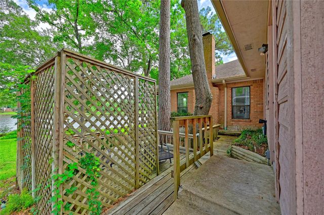 1925 East Lake Drive, Huntsville, TX 77340