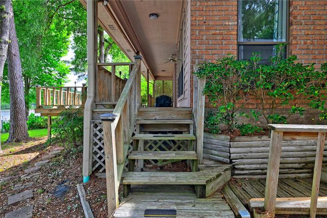 1925 East Lake Drive, Huntsville, TX 77340