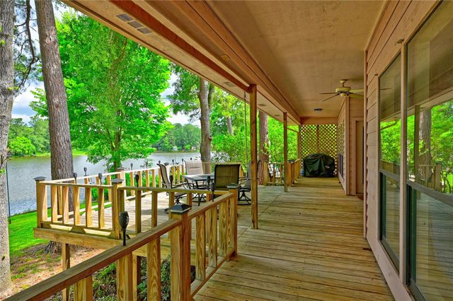 1925 East Lake Drive, Huntsville, TX 77340