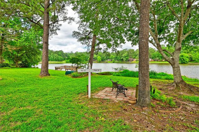 1925 East Lake Drive, Huntsville, TX 77340