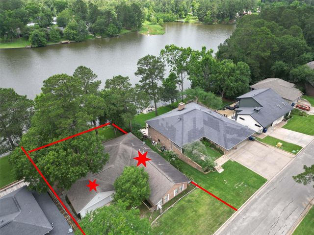 1925 East Lake Drive, Huntsville, TX 77340