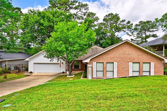 1925 East Lake Drive, Huntsville, TX 77340