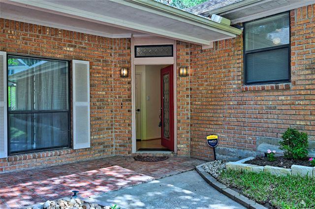 1925 East Lake Drive, Huntsville, TX 77340