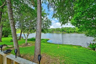 1925 East Lake Drive, Huntsville, TX 77340