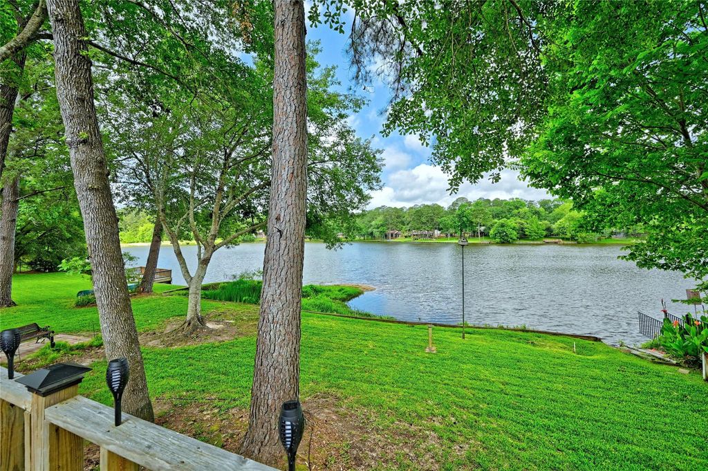 1925 East Lake Drive, Huntsville, TX 77340