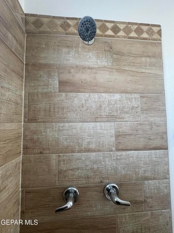 912 ARGENTINA Street, El Paso, TX 79903