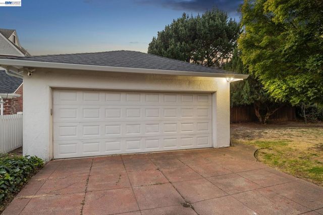 811 Grand St, Alameda, CA 94501