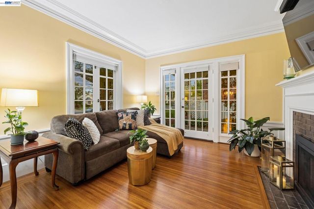 811 Grand St, Alameda, CA 94501