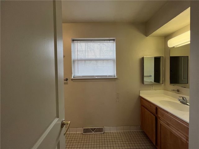 194 Baker Ave, Clairton, PA 15025