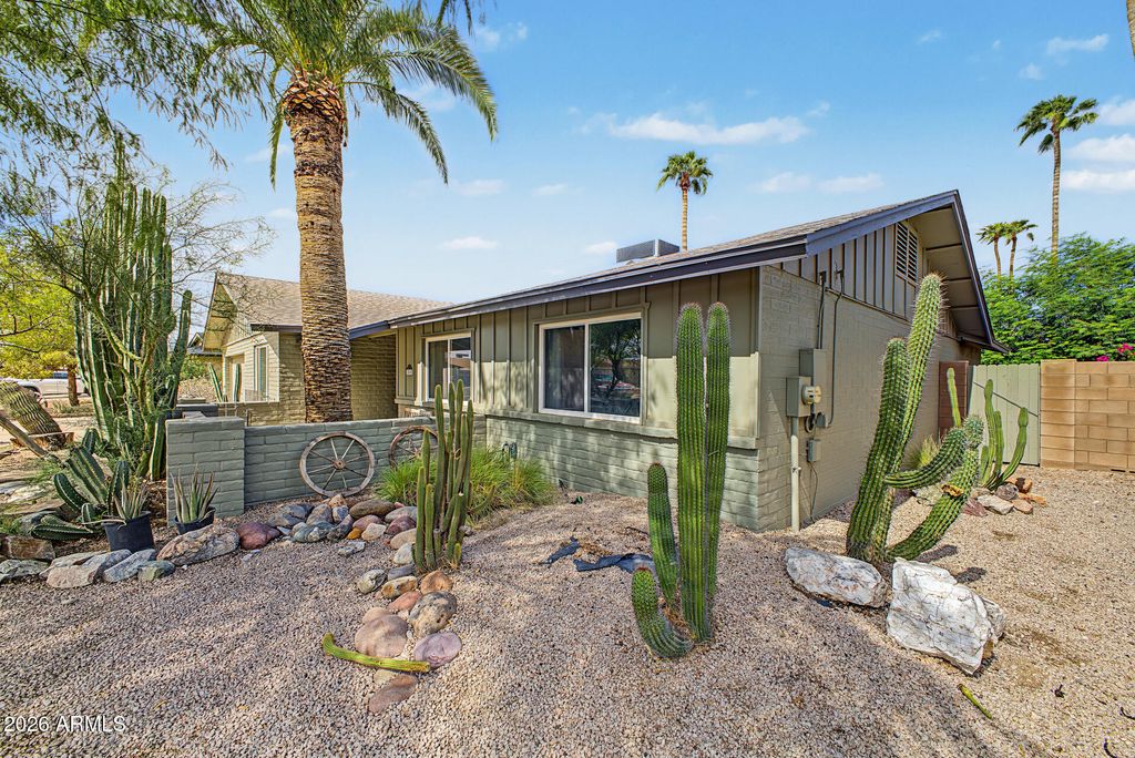 2642 W JUANITA Circle, Mesa, AZ 85202 — photo 3