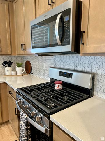 9399 N VERNHAM LN, Eagle Mountain, UT 84005