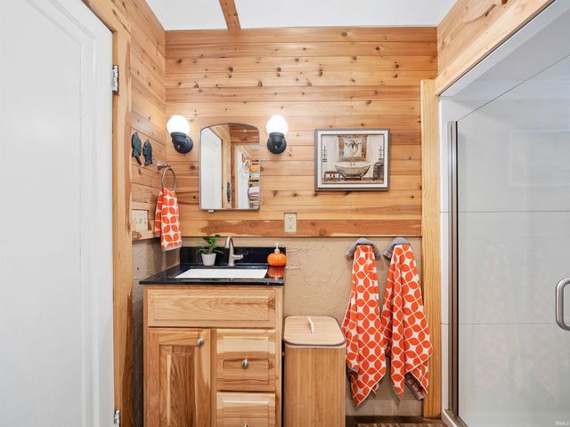 6001 E Island Avenue, Syracuse, IN 46567