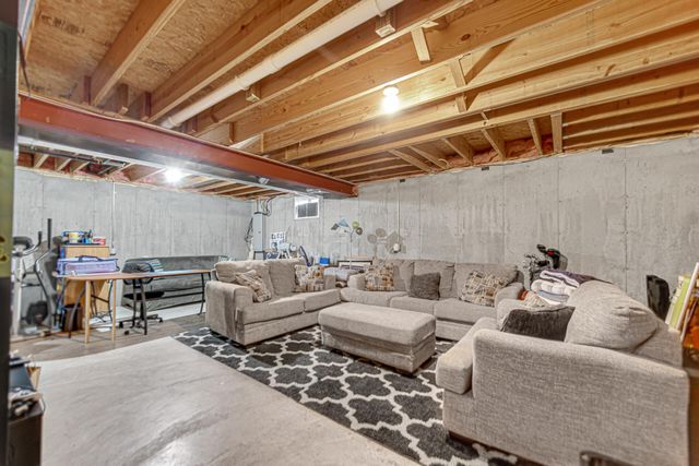 215 Talon Drive, Valparaiso, IN 46385