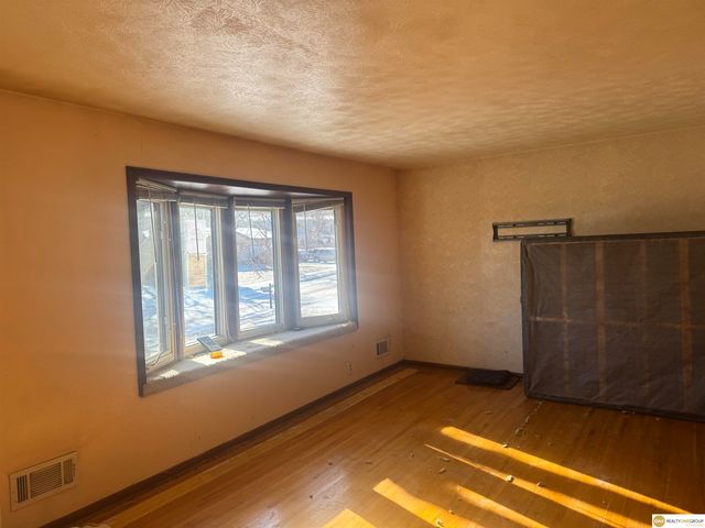 9134 Taylor Street, Omaha, NE 68134