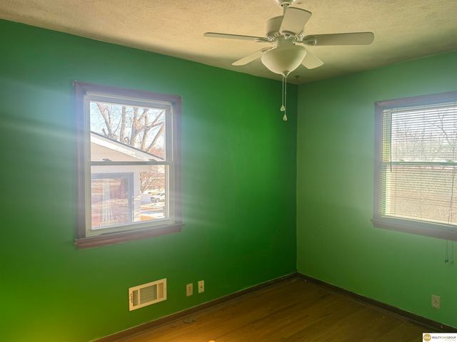 9134 Taylor Street, Omaha, NE 68134