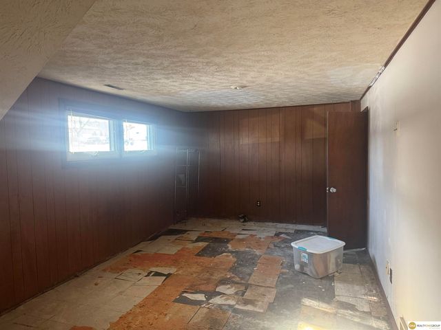 9134 Taylor Street, Omaha, NE 68134