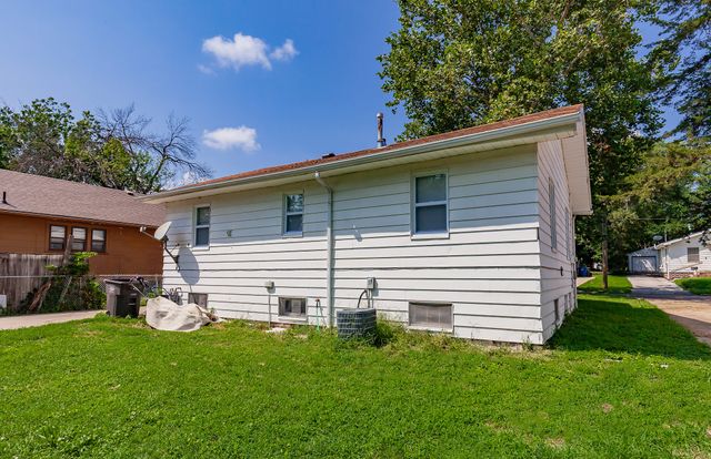 2805 Des Moines Street, Des Moines, IA 50317