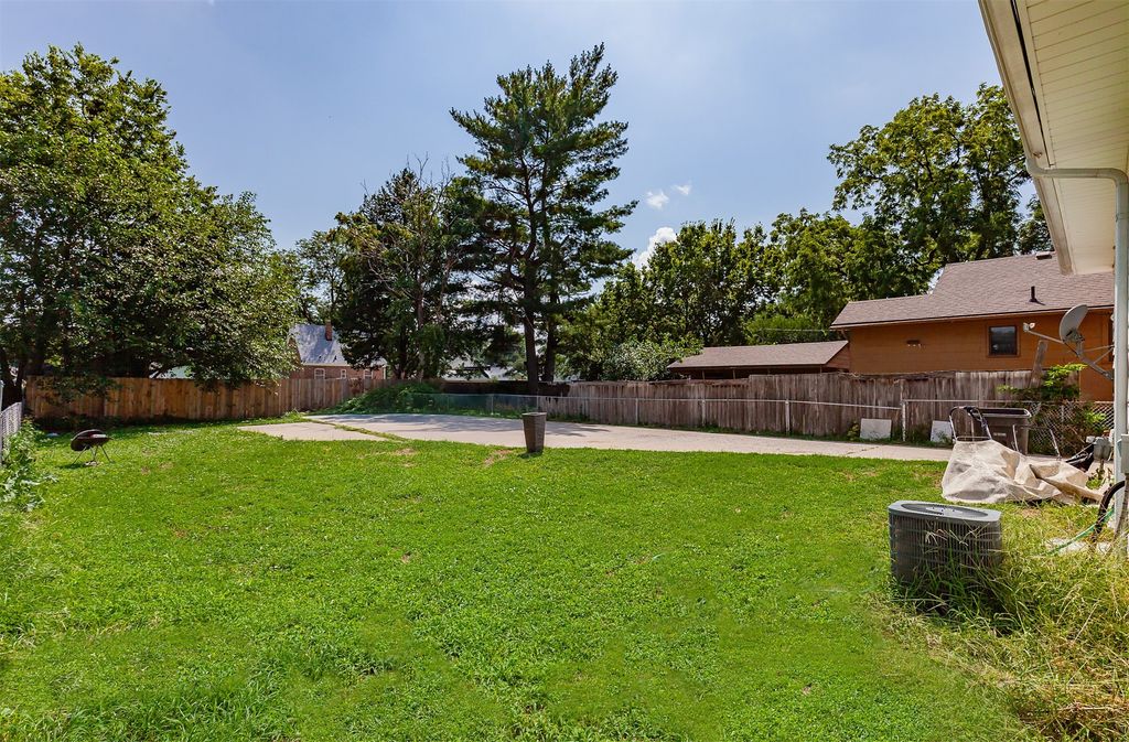 2805 Des Moines Street, Des Moines, IA 50317