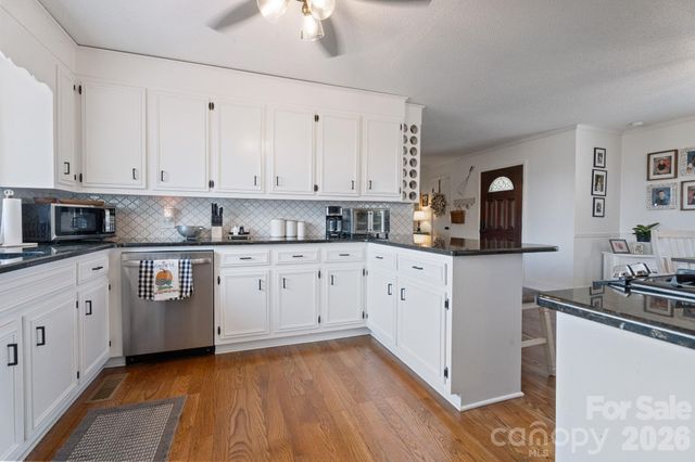 5000 Forest Ridge Drive, Hickory, NC 28602